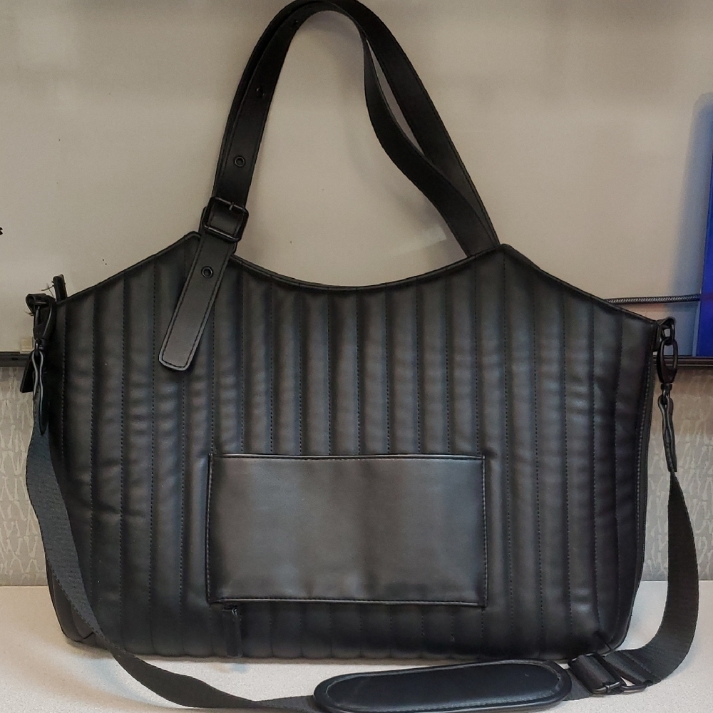 BEIS Black Quilted Travel Tote with Adjustable Strap - Picture 7 of 10